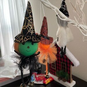 GREEN WITCH HEAD ORNAMENT‎